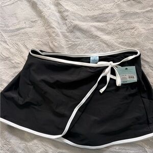 NWT Shade & Shore Black Swim Skirt with White Accents